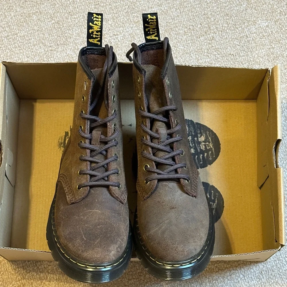 NEW Doc Martens Brown Leather Boots W6 M5 AirWair Docs Womens shoes NWT in box - Picture 9 of 16